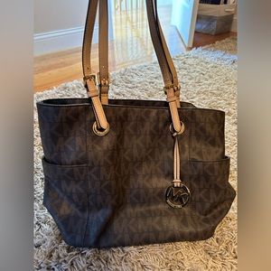 Brown Michael Kors Shoulder Tote with pockets on the side